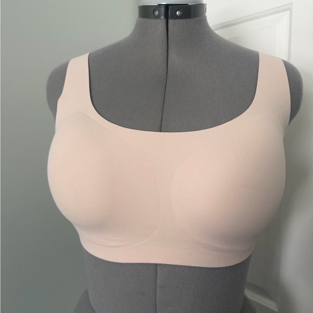 EUC Athleta Soft Pink Seamless Bra M